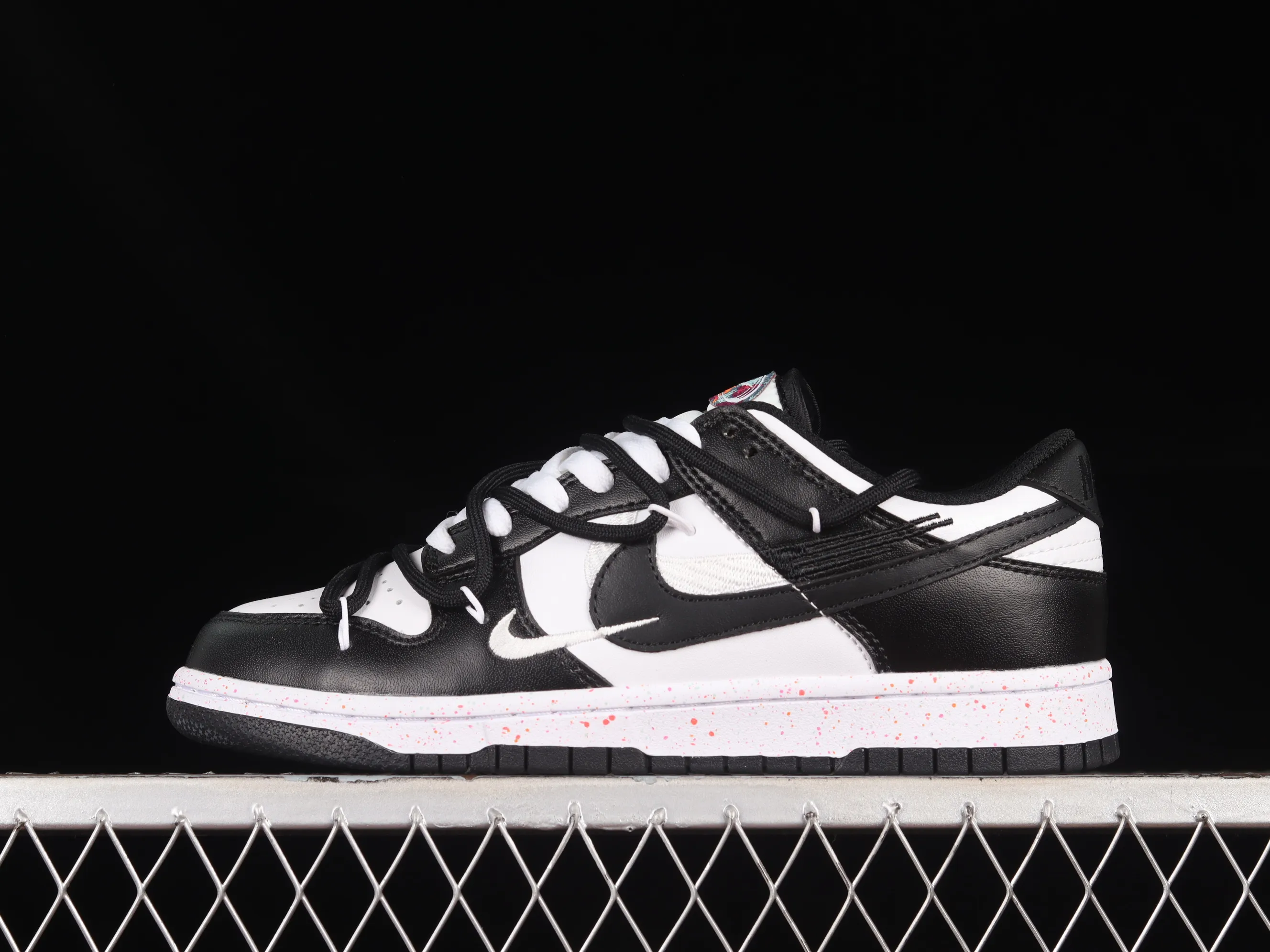 All Categories Nk SB Dunk Series Nk SB Dunk Low Low-top sneakers Nk Dunk Low "Multi Color" Vibrant three hooks Customized version of deconstructed strap casual sneakers FD4623-131